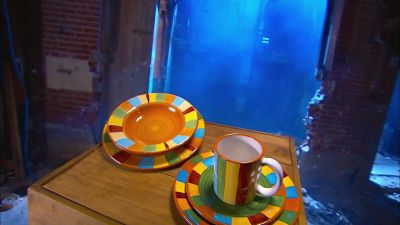 Narrator: RESTAURANT DINNERWARE
BRINGS A LOT TO THE TABLE. - How It's Made