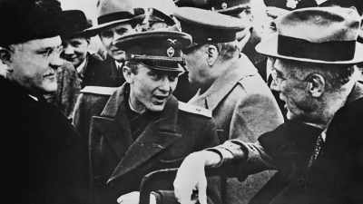 [narrator]
Roosevelt's main priority, - World War II: Race to Victory