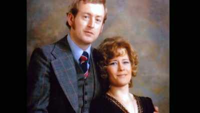 [narrator] Russell's control
isn't just over Carole. - When Missing Turns to Murder