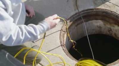 [narrator]  Sending the ROV
in first protects Rick - Sewer Divers
