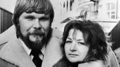- NARRATOR: Some believe the paranormal activity haunting - Famously Haunted: Amityville