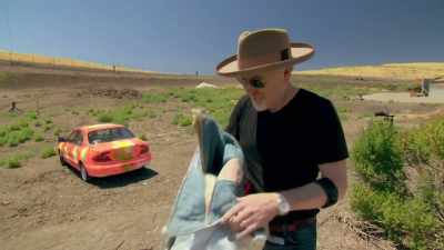 Narrator:
SOME SPRAY-ON BRANDS WORK, - Mythbusters Jr.