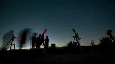 Narrator: SOME SUGGEST IT MAY
BE ANOTHER TYPE OF AURORA, - Strange Evidence