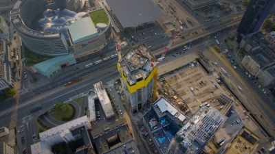 NARRATOR: Speed is key
to minimizing disruption to the city. - Europe From Above