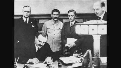 [narrator] Stalin hoped
this pact with Germany - World War II: Race to Victory