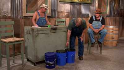  [narrator] after stripping off
  the grappa mash, - Moonshiners: Master Distiller