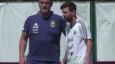 - [Narrator] Tensions seemed
high within the Argentina camp - Lionel Messi - The Greatest