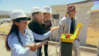 Narrator: THAT'S REALLY
THE BURNING QUESTION, - Mythbusters Jr.