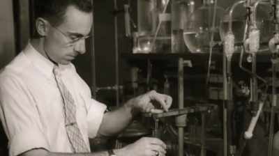 NARRATOR: The bomb's design
is based on the scientists'
experiments with uranium. - Hiroshima and Nagasaki: 75 Years Later