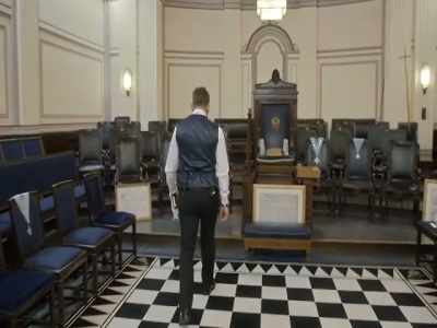 [narrator] The ceremony will be conducted
by Worshipful Master, - Inside the Freemasons