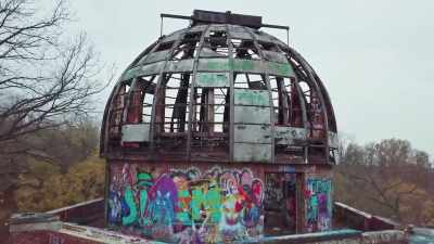[narrator]
 The city's light pollution - Mysteries of the Abandoned
