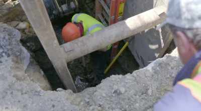 [narrator] The clay pipe is
at least 70 years old - Sewer Divers