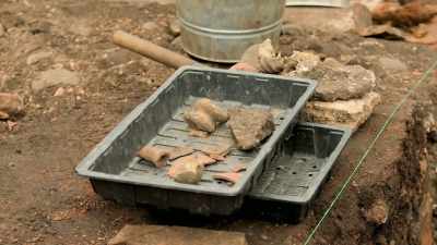 NARRATOR: The cosmopolitan finds
reveal that diners here - Lost Treasures of Rome