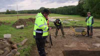 NARRATOR:
The dig is led by Andreas Schaflitzl. - Lost Treasures of Rome