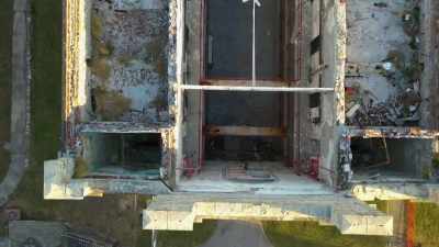 [narrator] The inside
is as grim as the outside - Mysteries of the Abandoned
