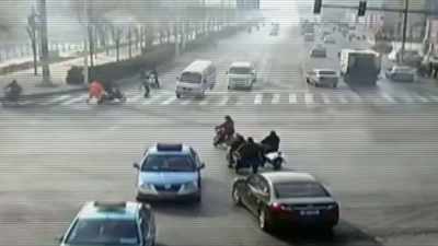 Narrator: THE MINI VAN
APPROACHES THE JUNCTION - Strange Evidence