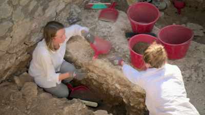 NARRATOR: The pre-Roman pottery
is mostly found in deeper - Lost Treasures of Rome