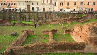NARRATOR: The shape, is a clue to the
function of this large space. - Lost Treasures of Rome