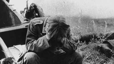 [narrator] The Soviet Union
was on its knees, - World War II: Race to Victory