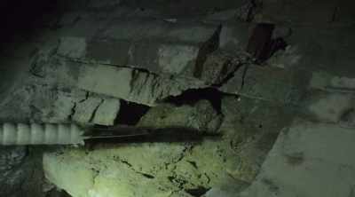 [narrator]  The team's
investigation reveals
a serious structural issue. - Sewer Divers
