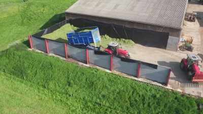 [narrator]
The tractor reverses back
and tips up the trailer. - Tractor Ted