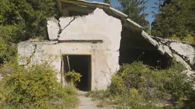 [narrator] There are collapsed
structures, - Mysteries of the Abandoned