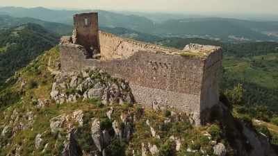 Narrator: THIS STUNNING FORTRESS
IS PERCHED - Lost Relics of the Knights Templar
