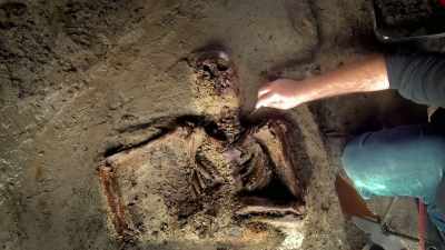 NARRATOR: This is the first
new body found at Herculaneum - Lost Treasures of Rome