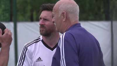 - [Narrator] This is the
magician known as Lionel Messi. - Lionel Messi - The Greatest