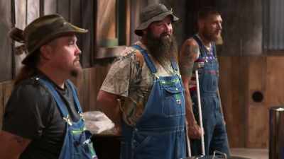  [narrator] three moonshiners - Moonshiners: Master Distiller