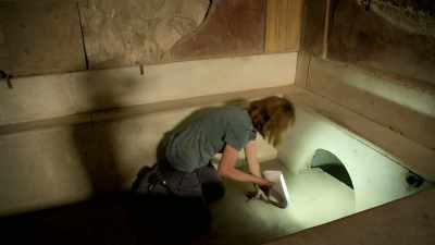 NARRATOR: To examine the
precious testudo properly, - Lost Treasures of Rome