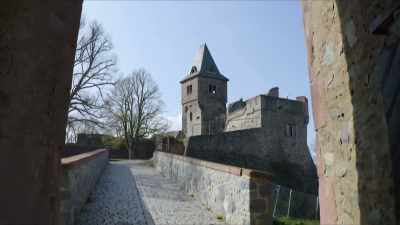 [narrator] Today,
Castle Frankenstein
is a tourist hotspot. - Mysteries of the Abandoned