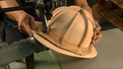 Narrator:
TODAY ON "HOW IT'S MADE"... - How It's Made