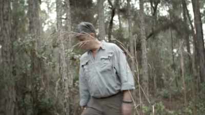 NARRATOR: Use your head
and don't try this at home. - United States of Animals