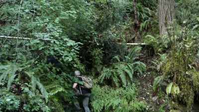 [narrator]  Which led them
 to a discovery that could
 change their investigation.. - Expedition Bigfoot