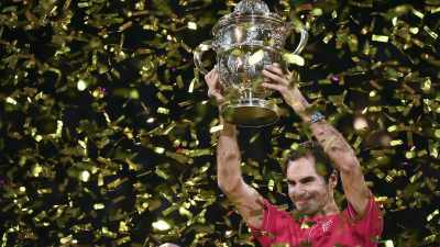 - [Narrator] Winning
more majors than any man, - Roger Federer: A Champions Journey