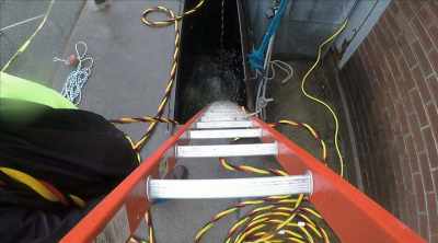 [narrator] With
communication reestablished, - Sewer Divers