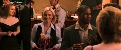 Nat, esse garçom é divertido. - Charlie's Angels