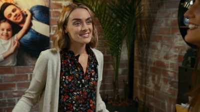 Natalie Gray, I'm
Tommy's girlfriend. - Timeless Love
