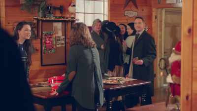 [Natalie]
I read on Miles' reviews,
I think he would really like - A Taste of Christmas