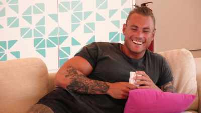 ‐(NATHAN AND TROY LAUGH)
‐(LAUGHS) I feel ya. - Love Island