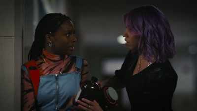 - Nathan?
- What's he doing here? - Naomi