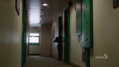 - Navabi, you in place?
- Affirmative. - The Blacklist