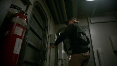 NCIS! Hands in the air! - NCIS
