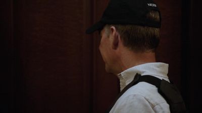 NCIS! Open up! - NCIS: New Orleans