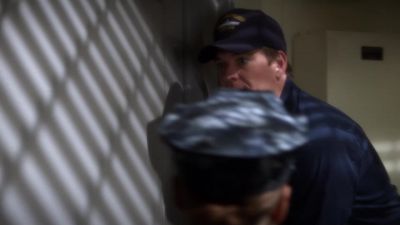 NCIS! Stay back! - NCIS