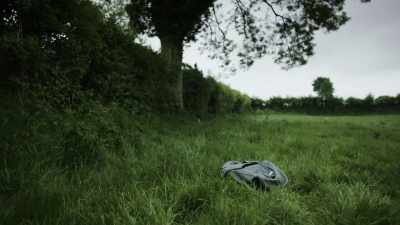 Nearby a holdall
was found - No Stone Unturned