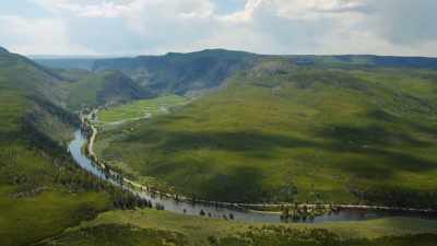 Nearly 700 miles
from end to end, - Yellowstone: One-Fifty