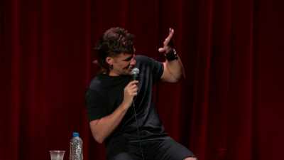 Nech toho, Kenny. Jsou to jen obrázky. - Theo Von: Regular People