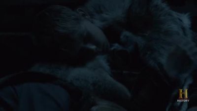 Ned, hey. I need you
to cause a distraction. - Vikings